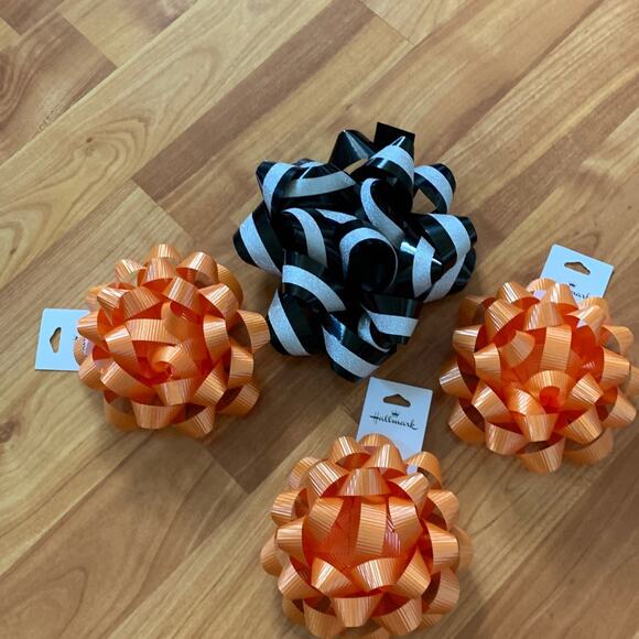 4 Hallmark‎ Bows - Picture 1 of 1